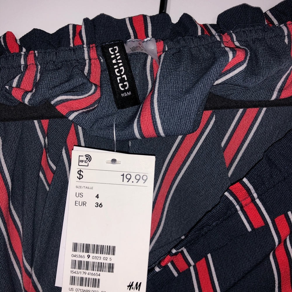 Brandy Melville Never worn NWT off the shoulder - Picture 3 of 3
